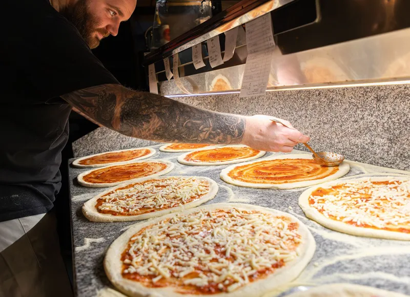 Préparation de pizza